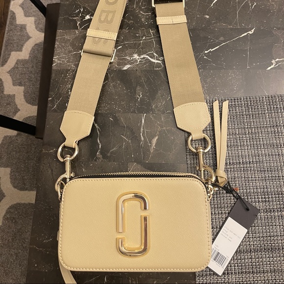 Marc Jacobs Handbags - Marc Jacobs DTM Khaki Snapshot Crossbody Purse NWT